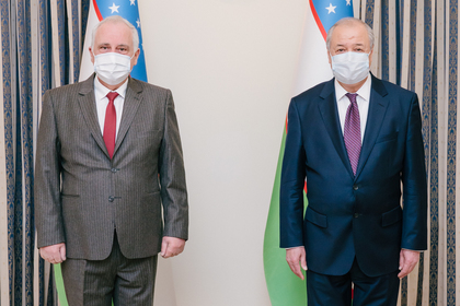 Посланик Атанас Кръстин връчи акредитивните си писма на министъра на външните работи на Узбекистан Абдулазиз Камилов